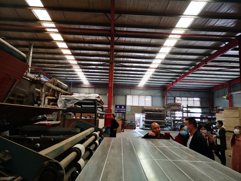 成都康威木地板生產(chǎn)基地.jpg 成都康威木地板生產(chǎn)基地.jpg